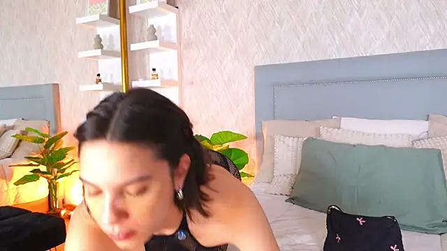 Sofy Bradd online show from April 30, 2026, 7:04 am