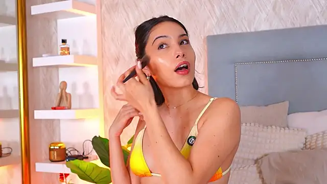 Sofy Bradd online show from June 3, 2026, 5:32 am