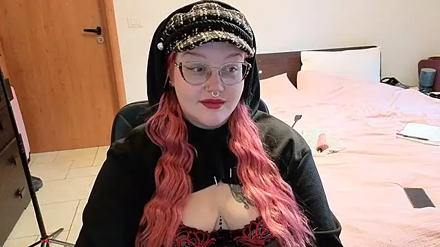 Snapshot of AlyssaWonderland chatting on December 4, 2025, 8:12 am AlyssaWonderland online show from December 4, 2025, 8:12 am