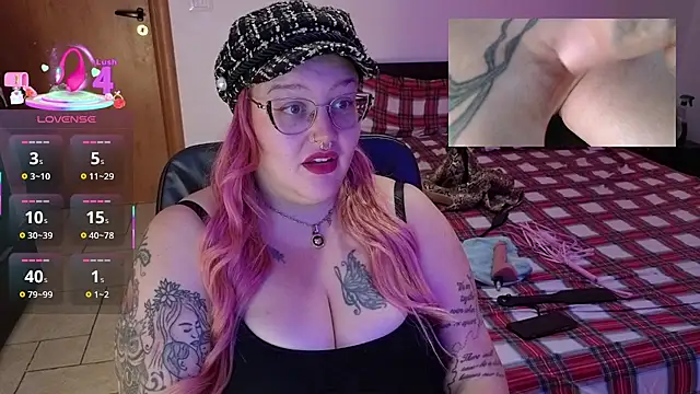 Snapshot of AlyssaWonderland chatting on December 14, 2025, 12:10 pm AlyssaWonderland online show from December 14, 2025, 12:10 pm