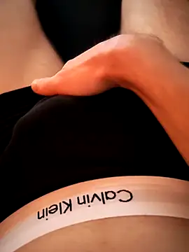  -neo-  online show from October 17, 2025, 9:39 pm