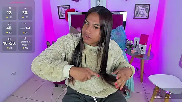 Khloee f w online show from September 19, 2025, 5:46 pm