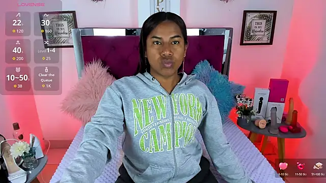 Khloee f w online show from September 24, 2025, 5:49 pm