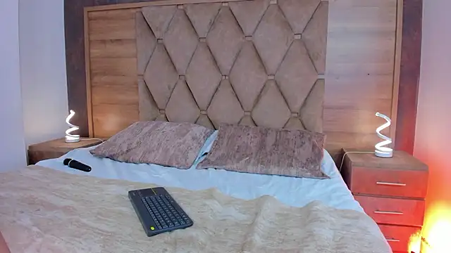 EimyAndMaxi online show from March 17, 2026, 10:13 pm