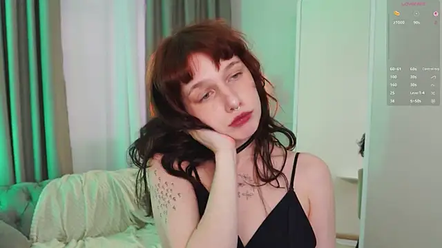 LeelooYolo online show from May 3, 2026, 4:02 pm