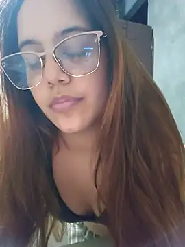charlothee12 online show from May 7, 2026, 3:56 am