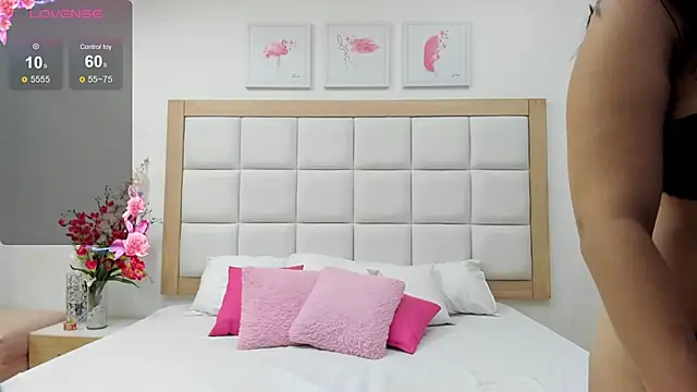 MiaBlakeee online show from October 14, 2025, 8:20 pm