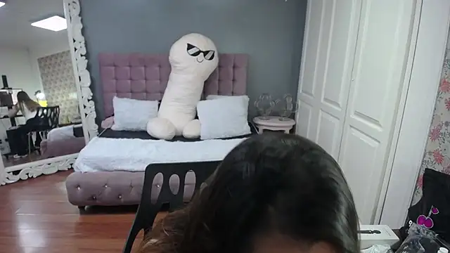 Tammy parker  online show from September 14, 2025, 2:44 am