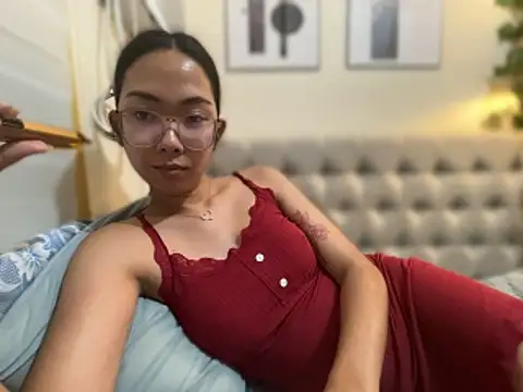 Sluttgwen69 online show from April 29, 2026, 3:27 pm