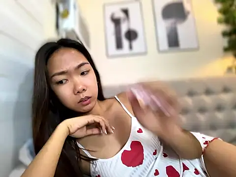 Sluttgwen69 online show from May 7, 2026, 5:40 pm