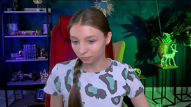 JulieDaniel online show from May 27, 2026, 4:20 am