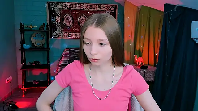 JulieDaniel online show from June 9, 2026, 4:24 am