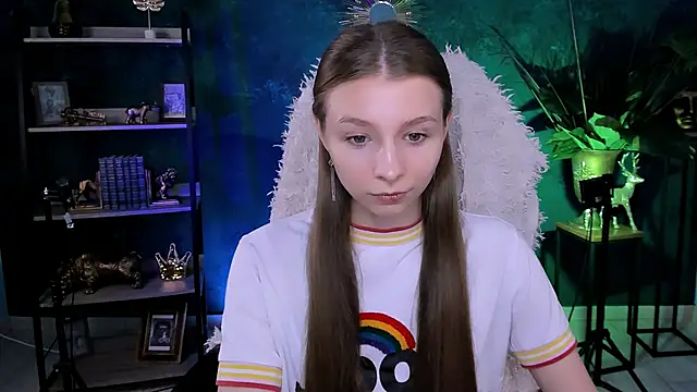 JulieDaniel online show from June 15, 2026, 4:25 am