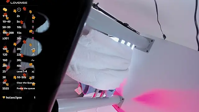 NicolWhite online show from October 31, 2025, 12:17 pm