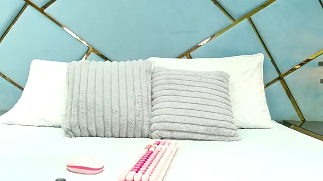 Snapshot of marcela_rojas chatting on October 15, 2025, 11:32 am marcela rojas online show from October 15, 2025, 11:32 am