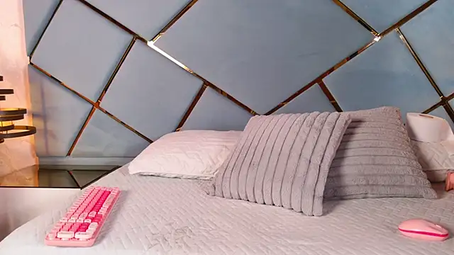 Snapshot of marcela_rojas chatting on October 16, 2025, 11:33 am marcela rojas online show from October 16, 2025, 11:33 am