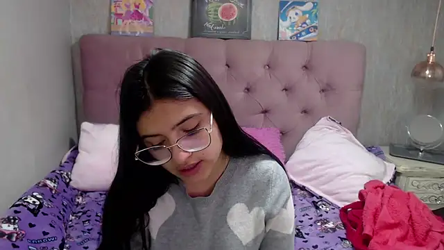 Snapshot of laurenelove chatting on September 12, 2025, 2:44 am laurenelove online show from September 12, 2025, 2:44 am