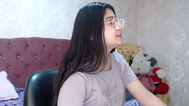 Snapshot of laurenelove chatting on September 18, 2025, 2:35 am laurenelove online show from September 18, 2025, 2:35 am