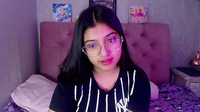 Snapshot of laurenelove chatting on September 19, 2025, 2:24 am laurenelove online show from September 19, 2025, 2:24 am