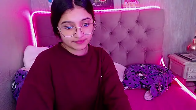Snapshot of laurenelove chatting on October 3, 2025, 11:57 pm laurenelove online show from October 3, 2025, 11:57 pm
