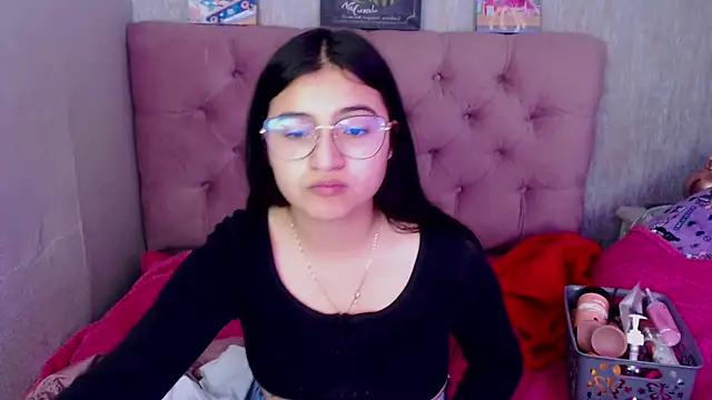 Snapshot of laurenelove chatting on October 6, 2025, 2:20 am laurenelove online show from October 6, 2025, 2:20 am