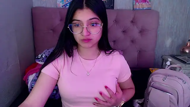 Snapshot of laurenelove chatting on October 8, 2025, 2:20 am laurenelove online show from October 8, 2025, 2:20 am