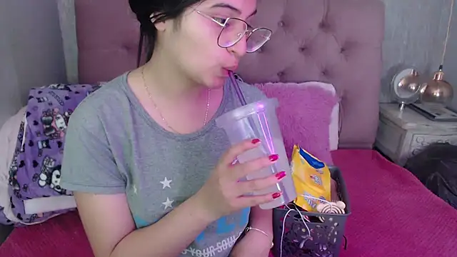 Snapshot of laurenelove chatting on October 9, 2025, 12:52 am laurenelove online show from October 9, 2025, 12:52 am
