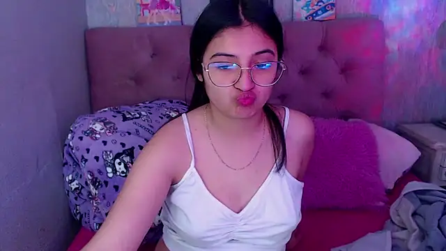 Snapshot of laurenelove chatting on October 18, 2025, 3:42 am laurenelove online show from October 18, 2025, 3:42 am