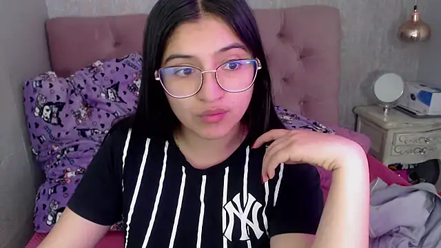 Snapshot of laurenelove chatting on October 20, 2025, 3:40 am laurenelove online show from October 20, 2025, 3:40 am