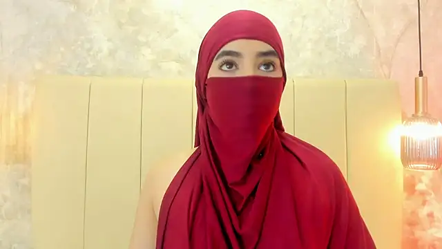 Snapshot of nayiraa_ chatting on October 18, 2025, 11:44 am nayiraa  online show from October 18, 2025, 11:44 am