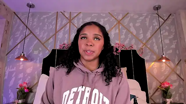 LisaMendez online show from May 9, 2026, 3:56 am