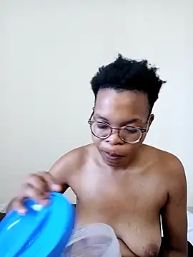 Snapshot of Sexy_Dymme chatting on October 8, 2025, 12:47 pm Sexy Dymme online show from October 8, 2025, 12:47 pm