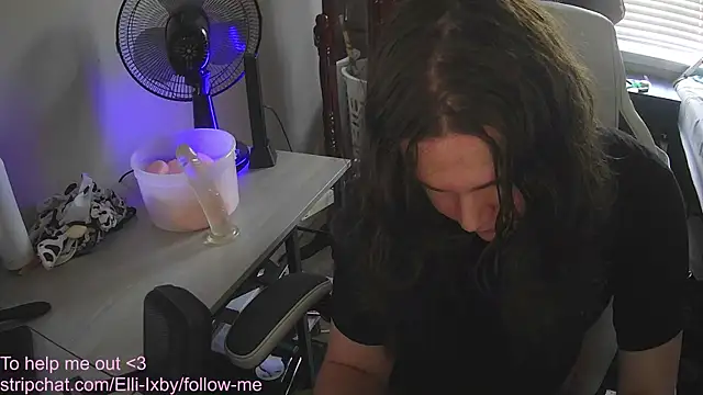 Snapshot of Elli-Ixby chatting on November 13, 2025, 4:17 pm Elli-Ixby online show from November 13, 2025, 4:17 pm