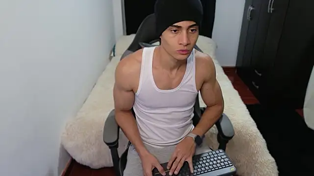 stylish men online show from October 19, 2025, 12:28 pm