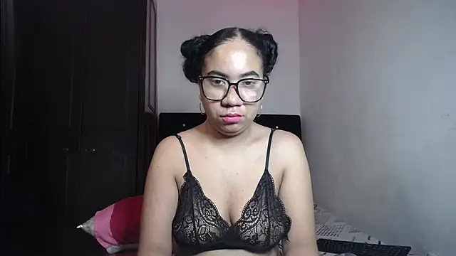 Kristynsmith online show from September 19, 2025, 3:19 am