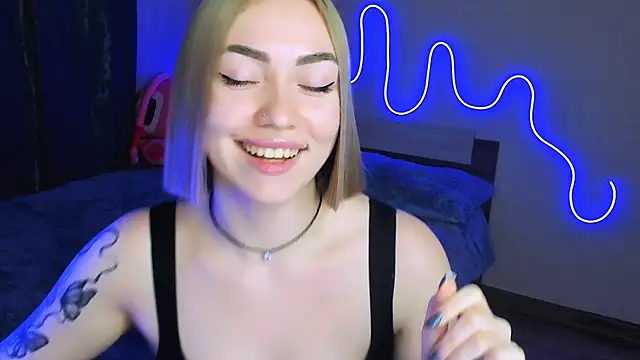 Snapshot of LaraKrein_lk chatting on September 30, 2025, 8:03 pm LaraKrein lk online show from September 30, 2025, 8:03 pm