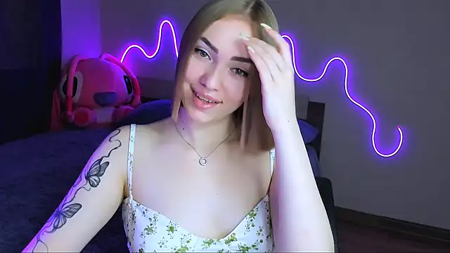 Snapshot of LaraKrein_lk chatting on October 14, 2025, 10:49 am LaraKrein lk online show from October 14, 2025, 10:49 am