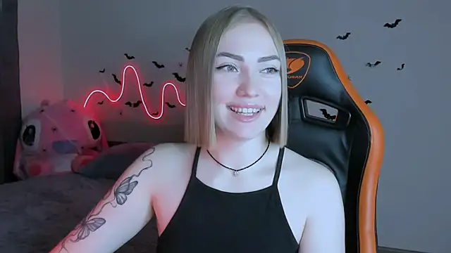 Snapshot of LaraKrein_lk chatting on October 24, 2025, 3:19 pm LaraKrein lk online show from October 24, 2025, 3:19 pm