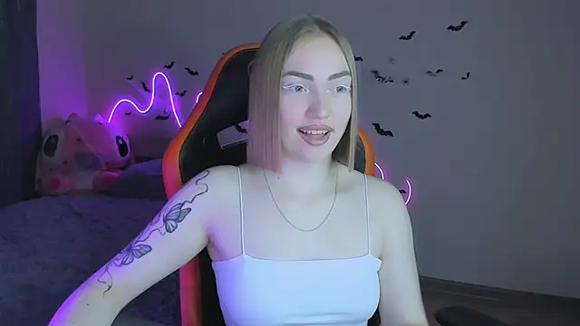 Snapshot of LaraKrein_lk chatting on October 28, 2025, 6:54 pm LaraKrein lk online show from October 28, 2025, 6:54 pm