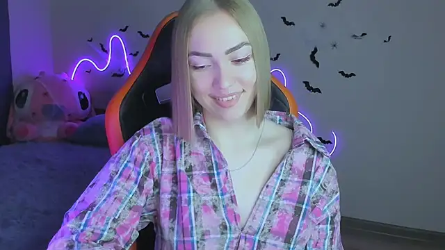 Snapshot of LaraKrein_lk chatting on November 1, 2025, 1:24 pm LaraKrein lk online show from November 1, 2025, 1:24 pm