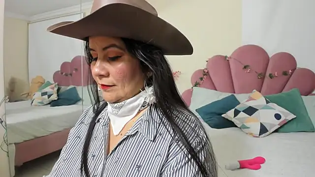 kiraGeiner online show from January 5, 2026, 7:17 pm