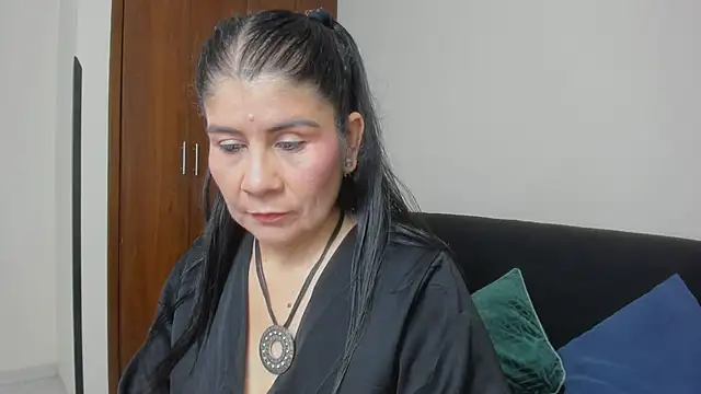 kiraGeiner online show from June 8, 2026, 1:09 am