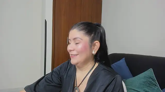 kiraGeiner online show from June 8, 2026, 1:28 am