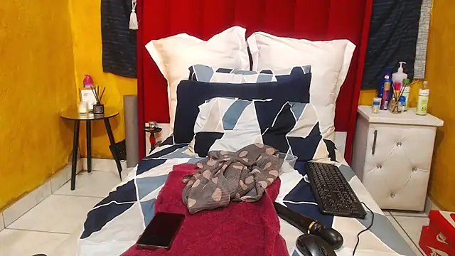 Snapshot of Candycrush2555 chatting on September 18, 2025, 2:08 pm Candycrush2555 online show from September 18, 2025, 2:08 pm