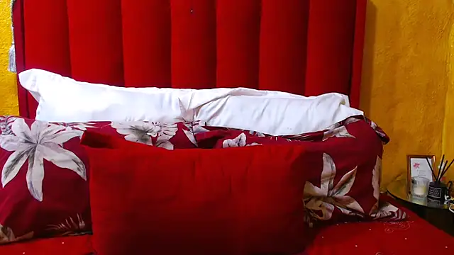 Snapshot of Candycrush2555 chatting on October 19, 2025, 4:29 pm Candycrush2555 online show from October 19, 2025, 4:29 pm