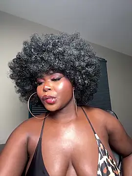 Snapshot of WomanNextdoor1 chatting on May 6, 2026, 1:47 am WomanNextdoor1 online show from May 6, 2026, 1:47 am