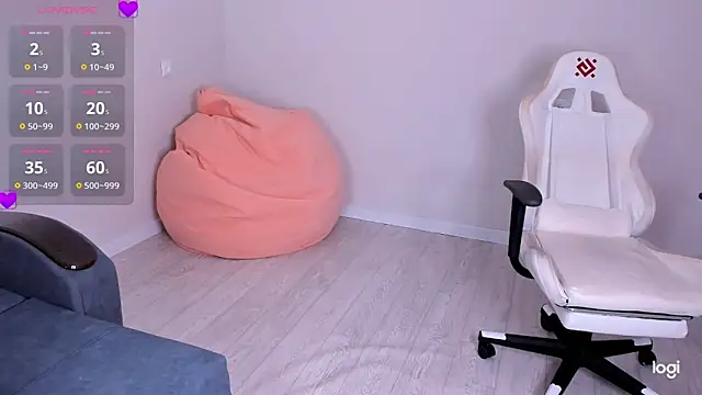 Snapshot of Momo_Ayase_ chatting on October 10, 2025, 2:16 pm Momo Ayase  online show from October 10, 2025, 2:16 pm