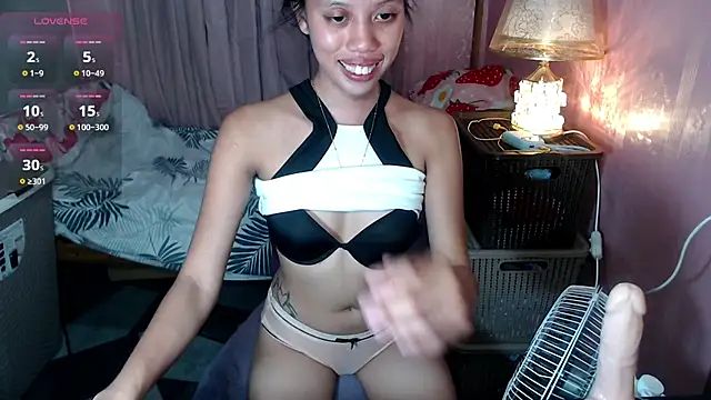 kourtneyluv  online show from June 15, 2026, 4:15 am