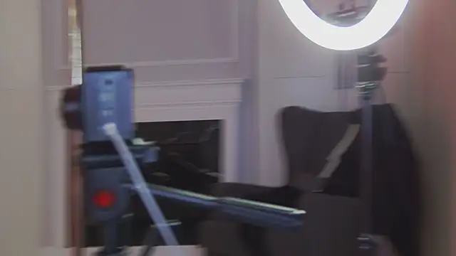 Snapshot of MarilynNova chatting on October 24, 2025, 4:20 am MarilynNova online show from October 24, 2025, 4:20 am