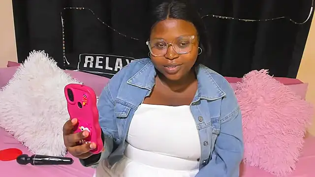 AmazingDarkDoll online show from March 18, 2026, 5:49 pm